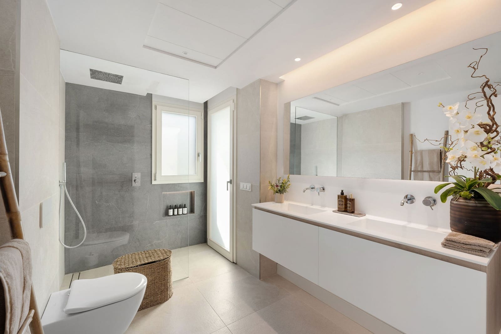 3 bedroom Penthouse for sale in Marbella with pool garage - € 3,895,000 (Ref: 9677062)