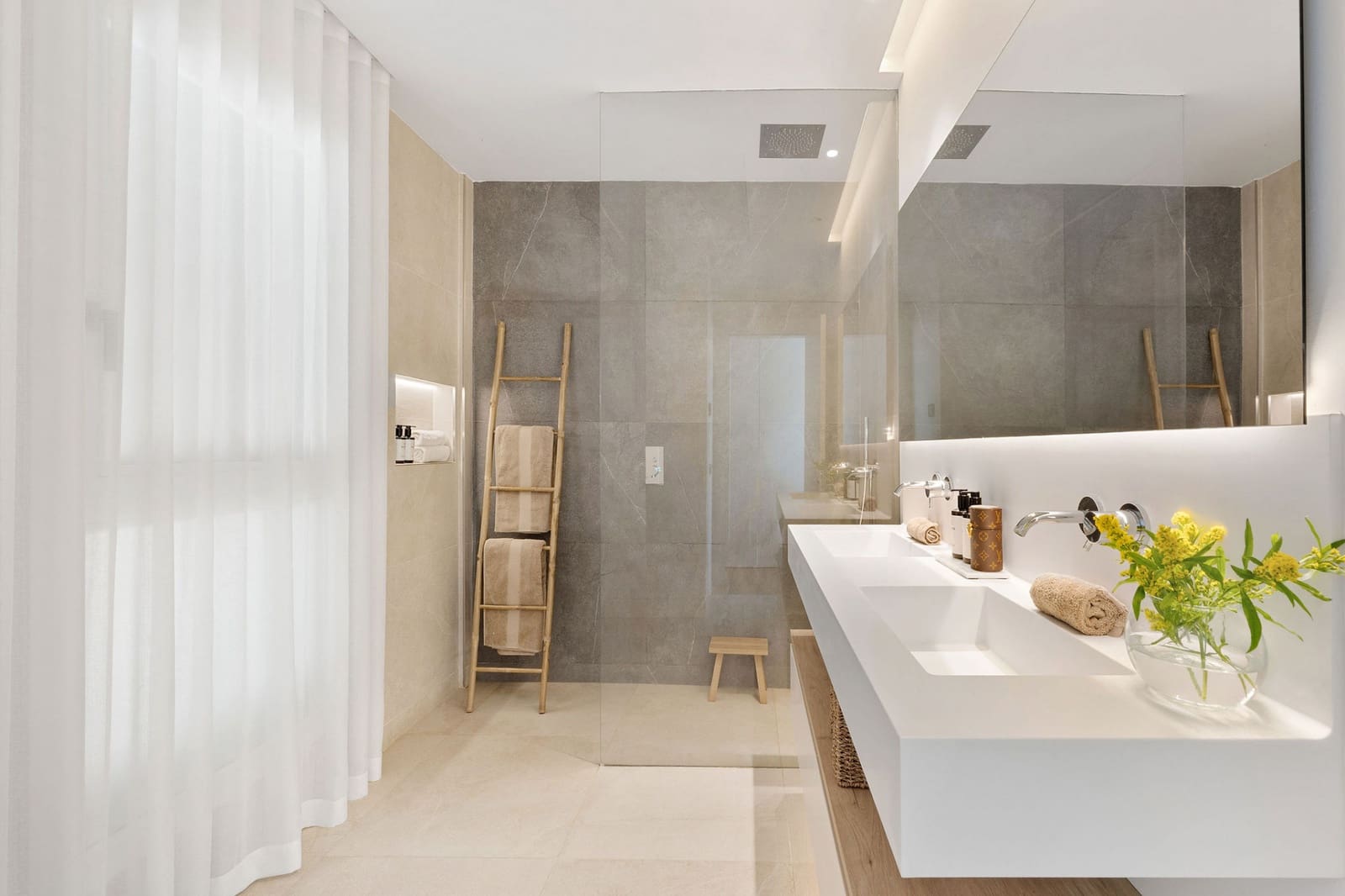 3 bedroom Penthouse for sale in Marbella with pool garage - € 3,895,000 (Ref: 9677062)