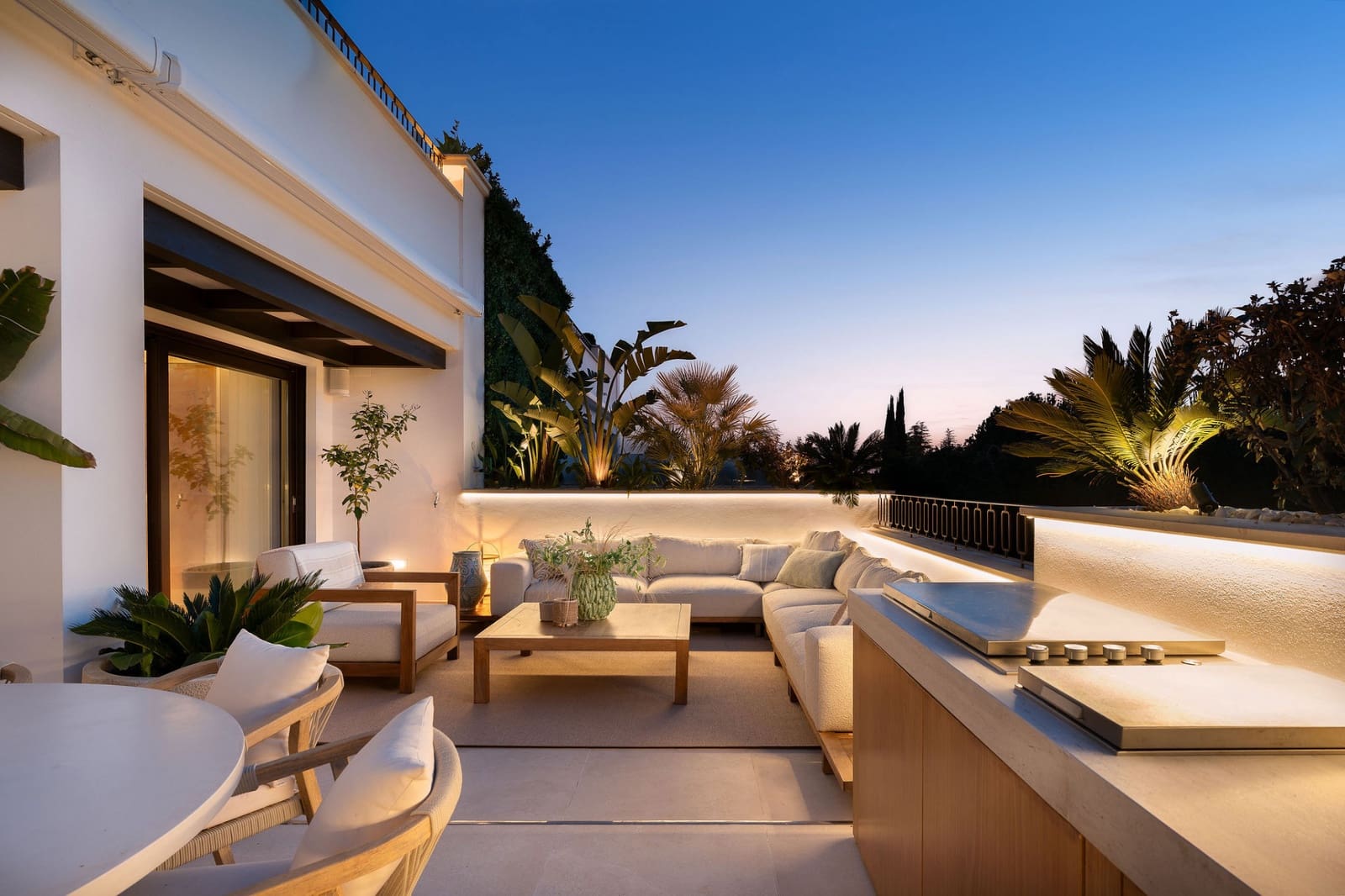 3 bedroom Penthouse for sale in Marbella with pool garage - € 3,895,000 (Ref: 9677062)