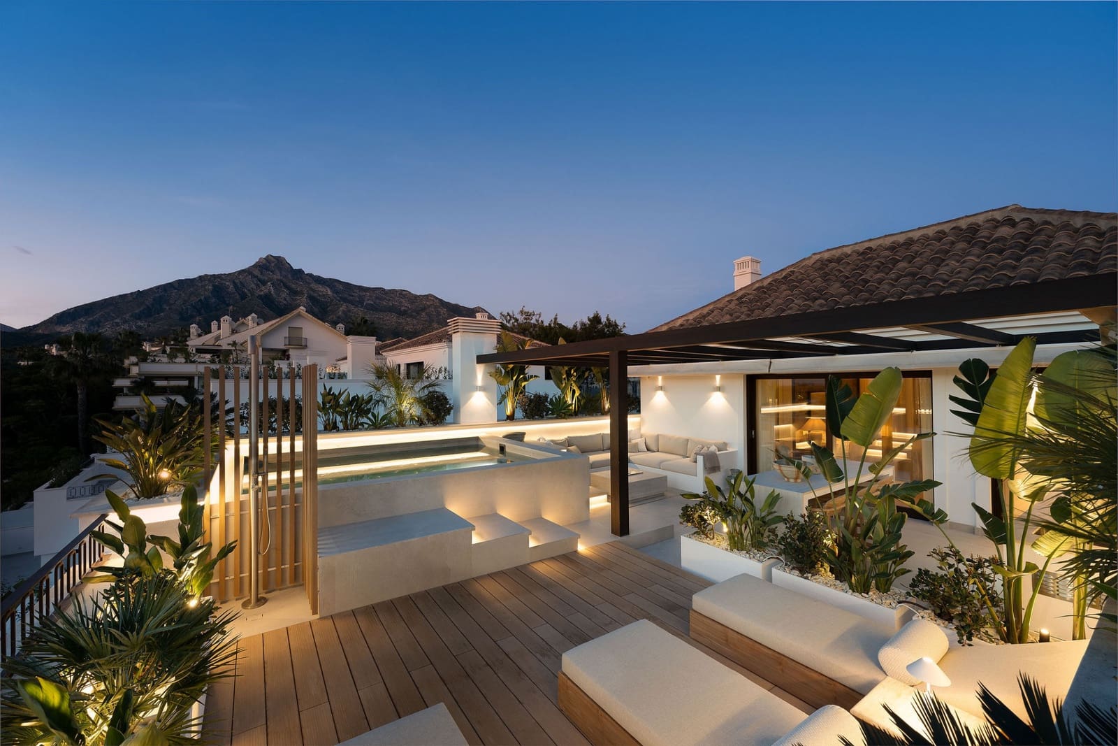 3 bedroom Penthouse for sale in Marbella with pool garage - € 3,895,000 (Ref: 9677062)