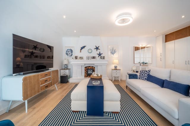 2 sypialnia Dom na sprzedaż w Estepona z basenem garażem - 1 500 000 € (Ref: 9677063)