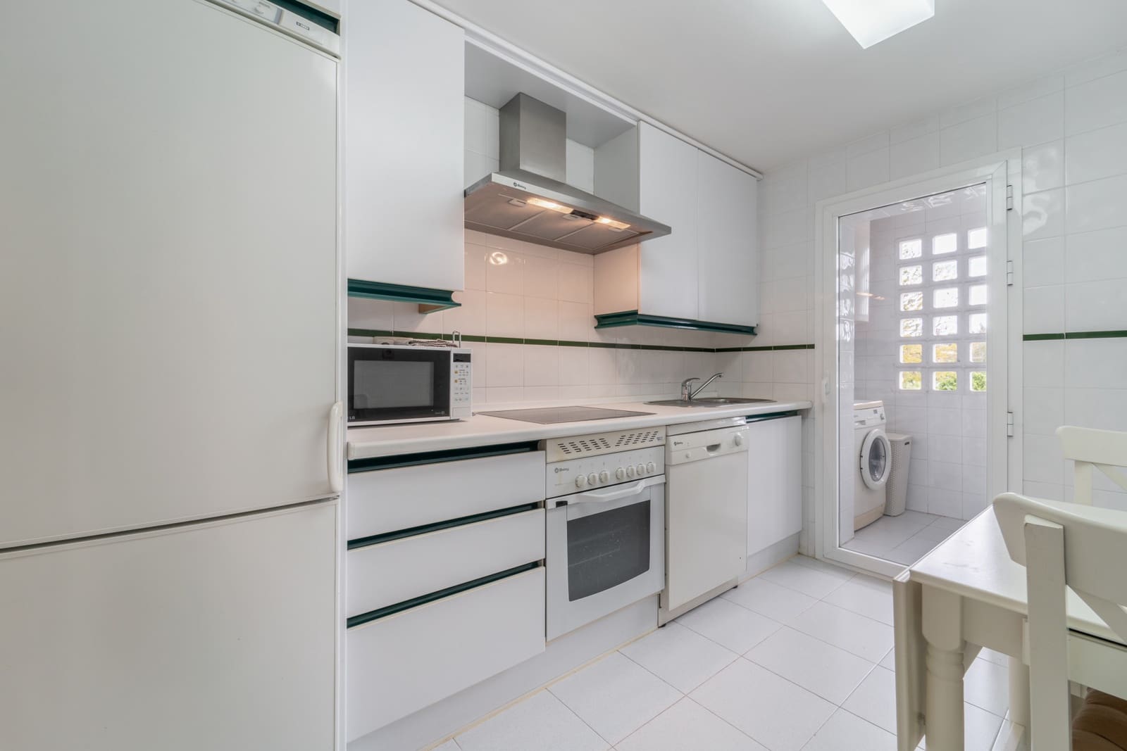 3 bedroom Apartment for rent in Marbella with pool garage - € 2,500 (Ref: 9679279)