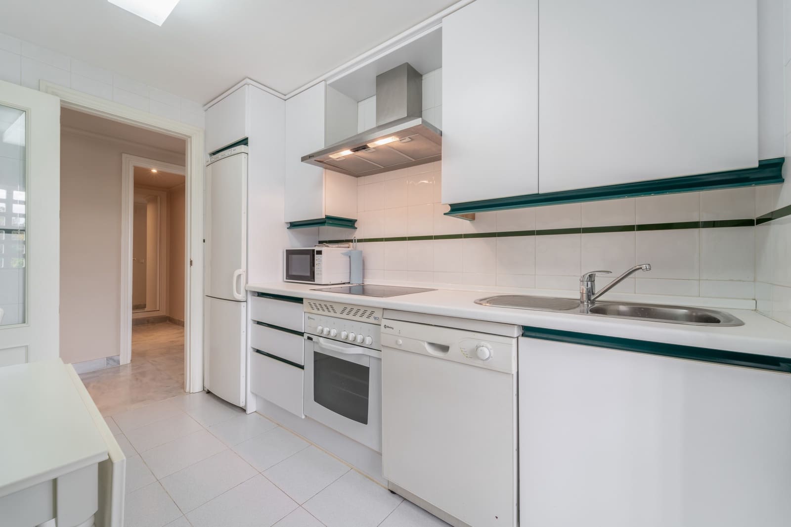 3 bedroom Apartment for rent in Marbella with pool garage - € 2,500 (Ref: 9679279)