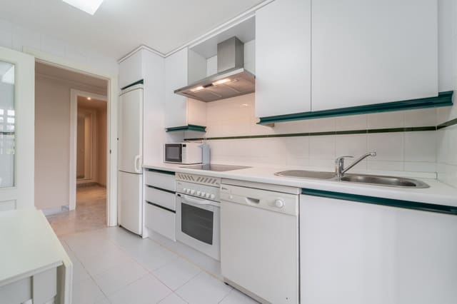 3 Zimmer Apartment zu vermieten in Marbella mit Pool Garage - 2.500 € (Ref: 9679279)