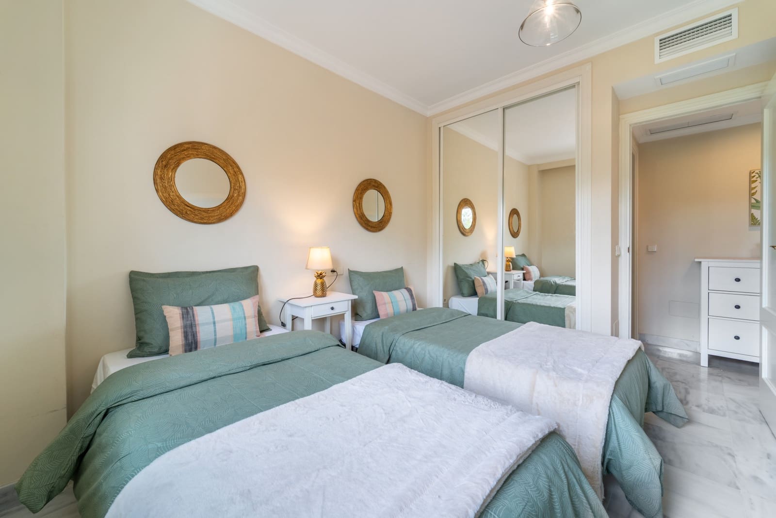 3 bedroom Apartment for rent in Marbella with pool garage - € 2,500 (Ref: 9679279)