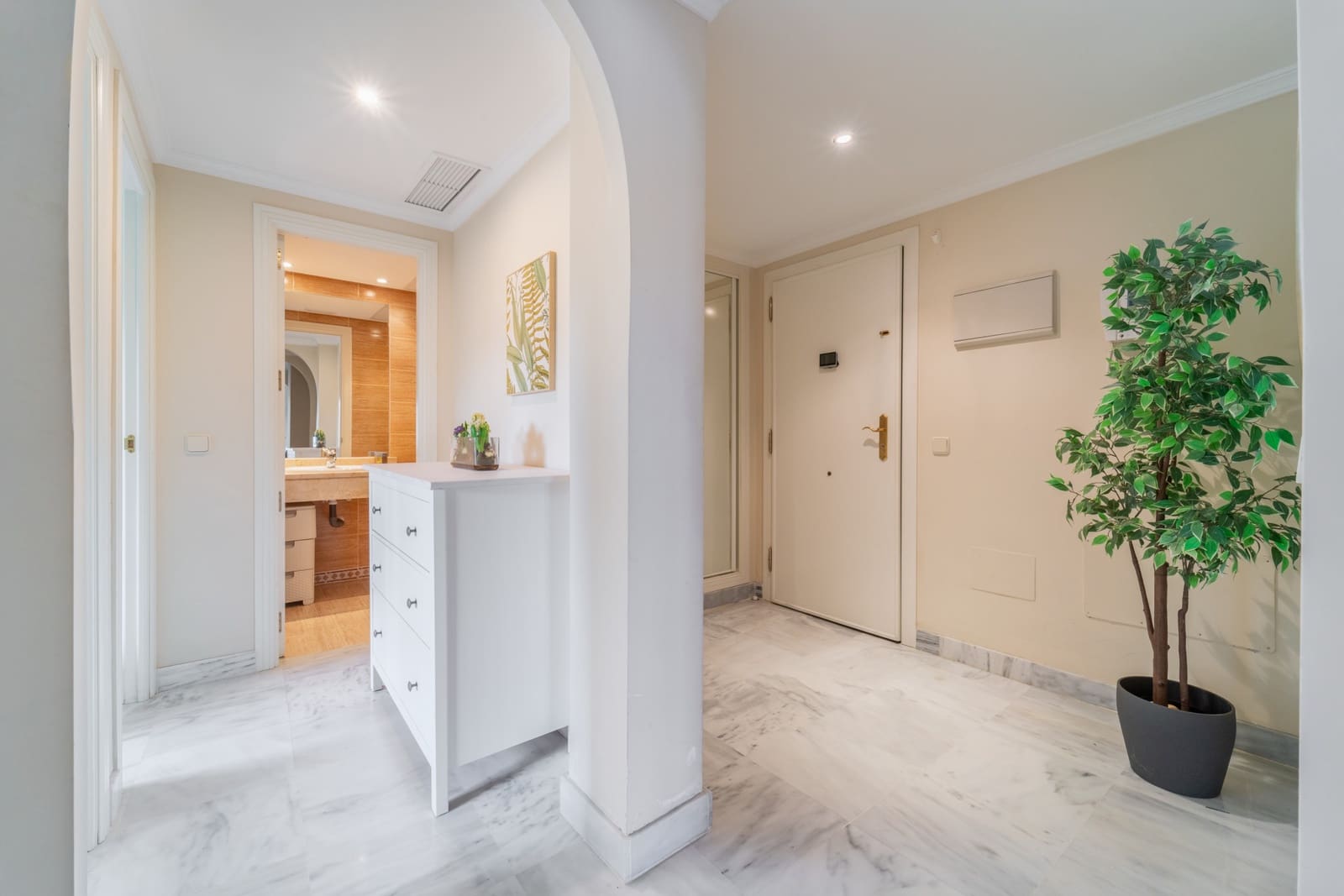 3 bedroom Apartment for rent in Marbella with pool garage - € 2,500 (Ref: 9679279)