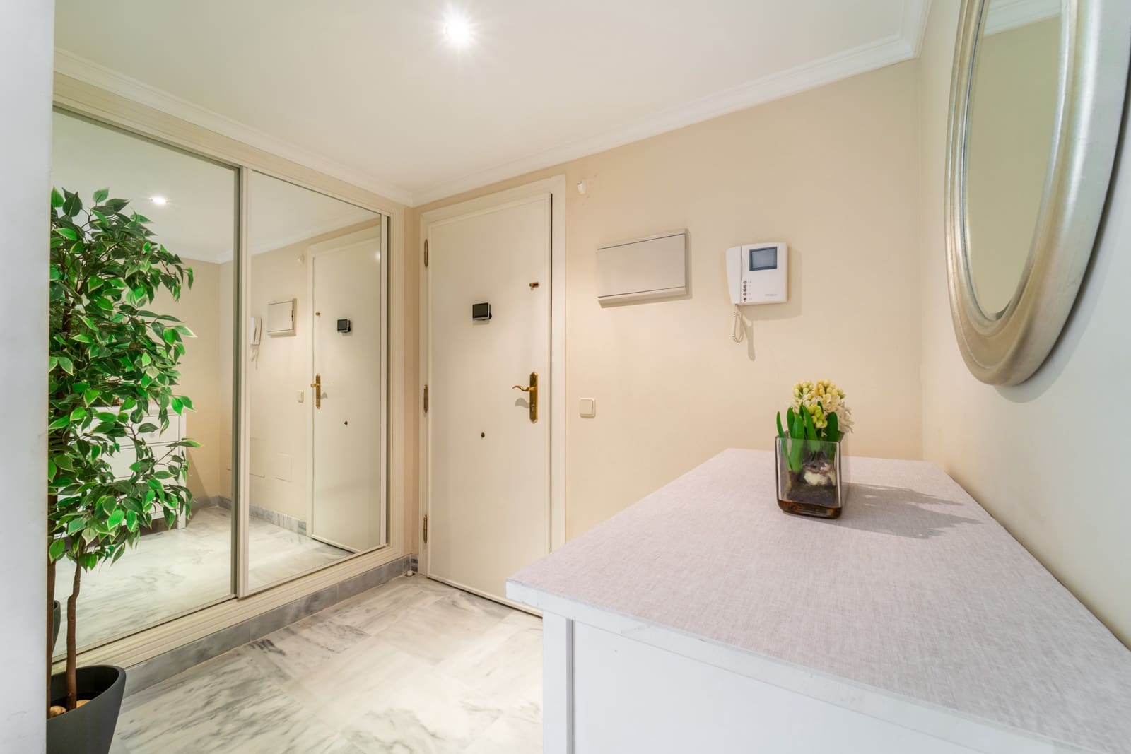 3 bedroom Apartment for rent in Marbella with pool garage - € 2,500 (Ref: 9679279)