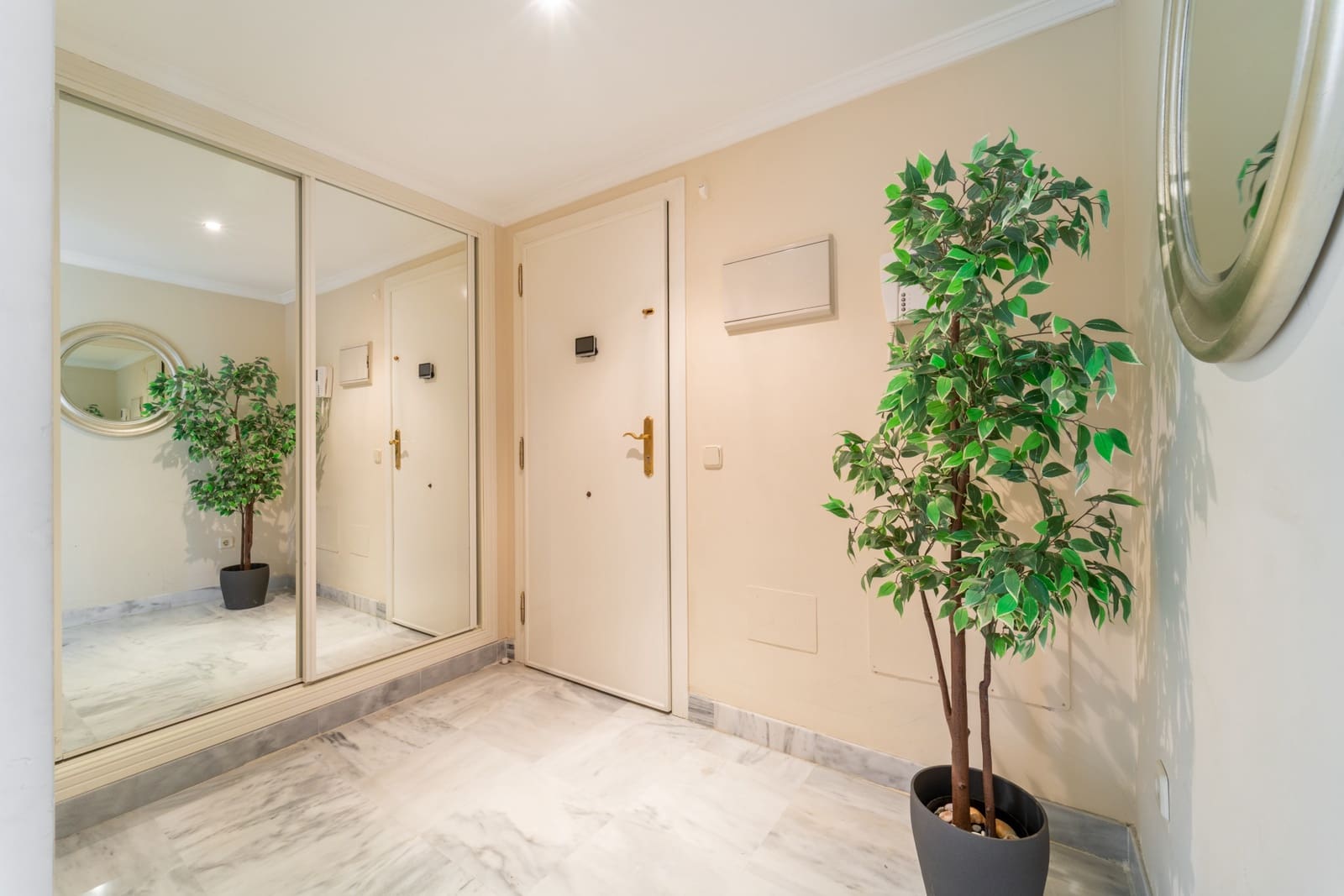 3 bedroom Apartment for rent in Marbella with pool garage - € 2,500 (Ref: 9679279)