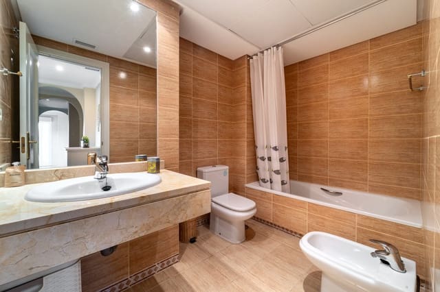 3 Zimmer Apartment zu vermieten in Marbella mit Pool Garage - 2.500 € (Ref: 9679279)