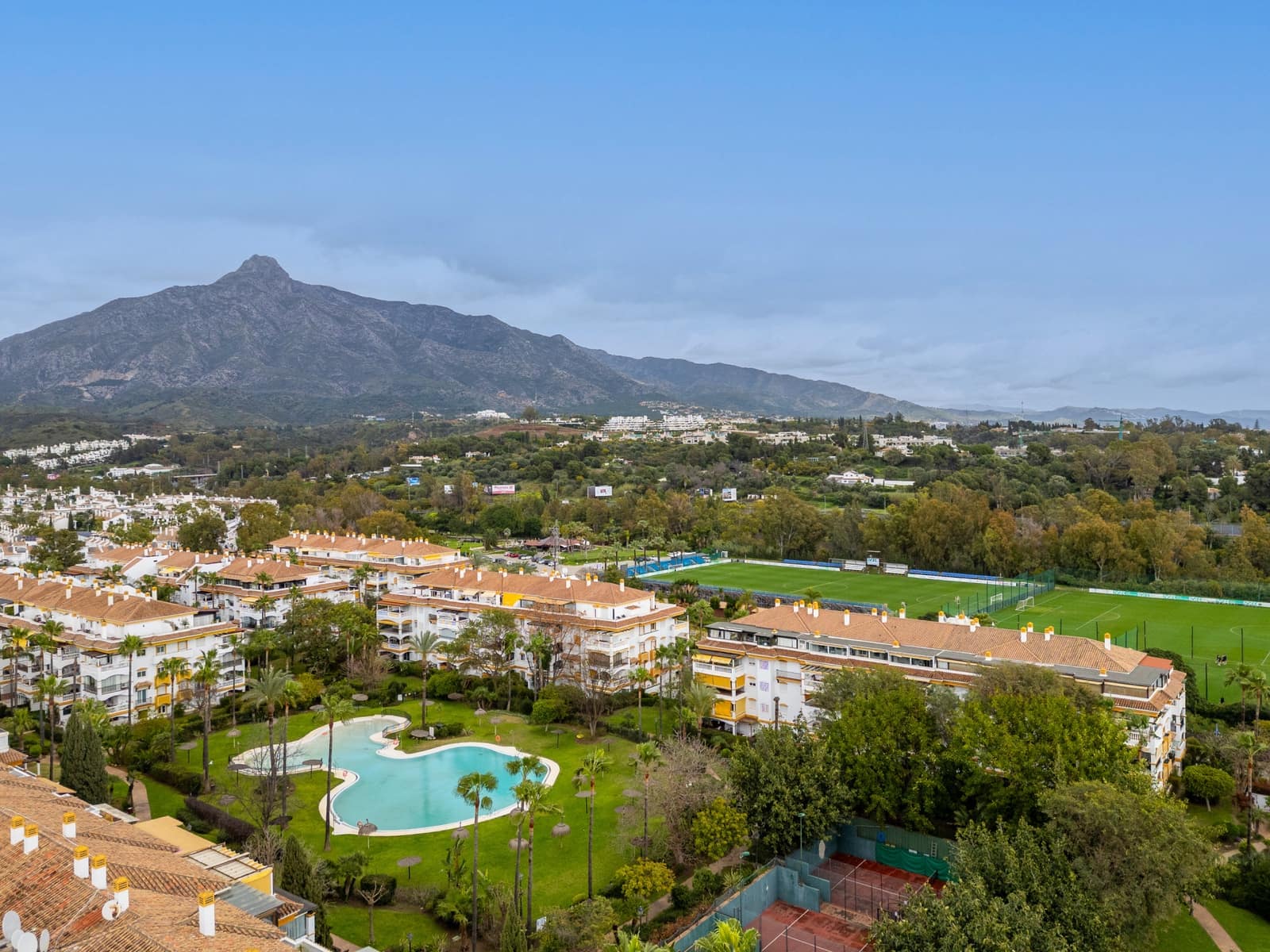 3 bedroom Apartment for rent in Marbella with pool garage - € 2,500 (Ref: 9679279)