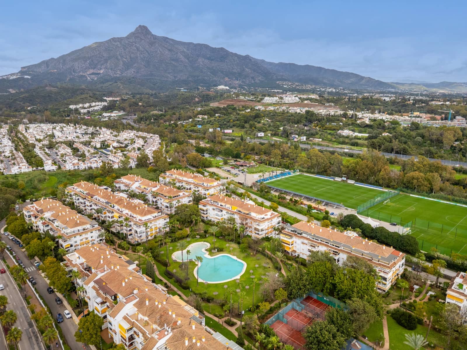 3 bedroom Apartment for rent in Marbella with pool garage - € 2,500 (Ref: 9679279)