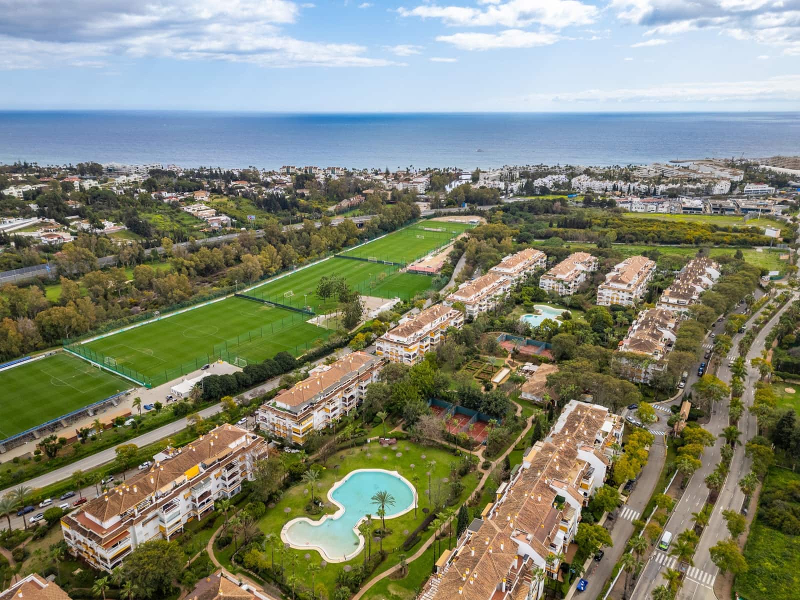 3 bedroom Apartment for rent in Marbella with pool garage - € 2,500 (Ref: 9679279)