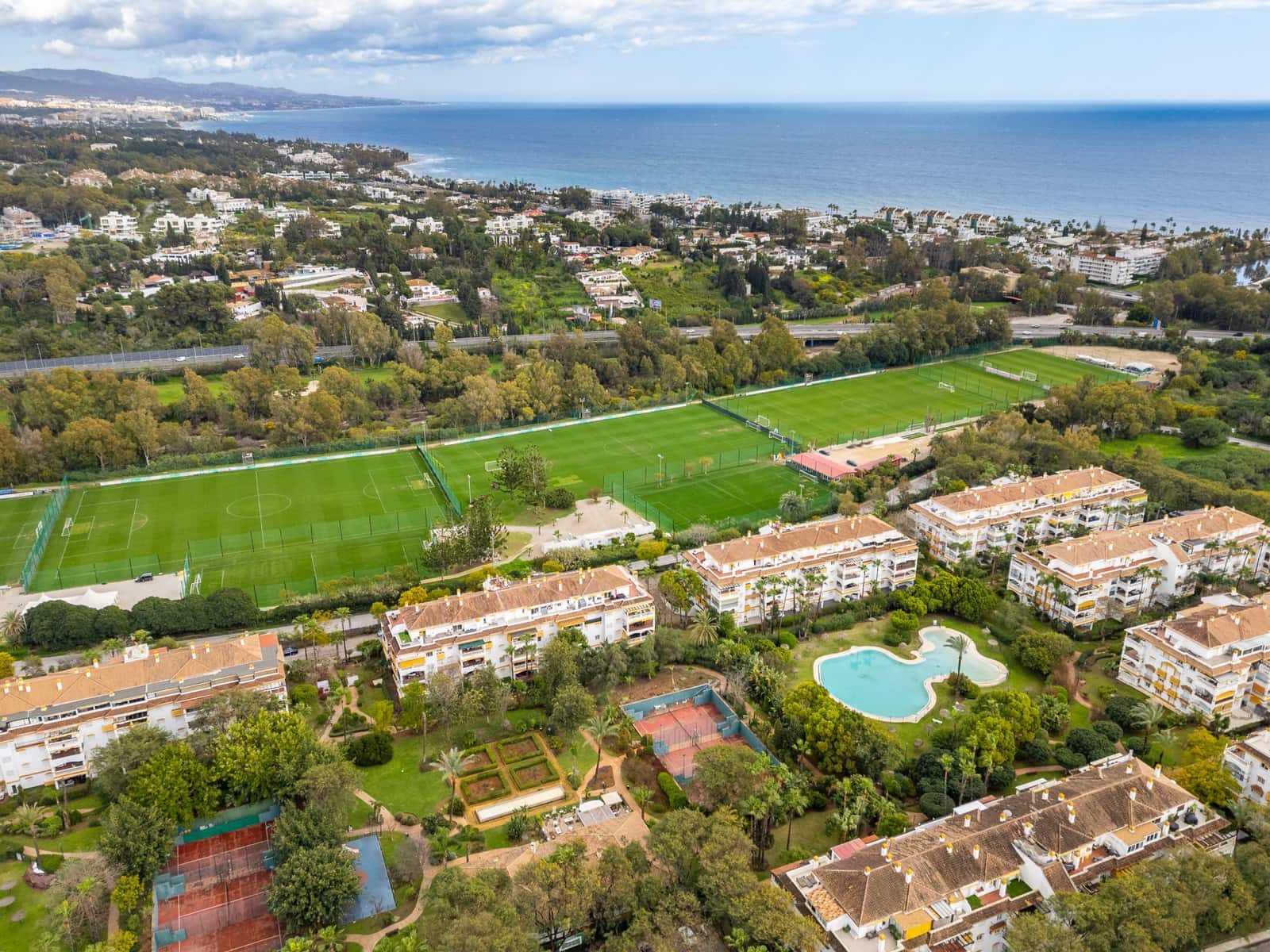 3 bedroom Apartment for rent in Marbella with pool garage - € 2,500 (Ref: 9679279)