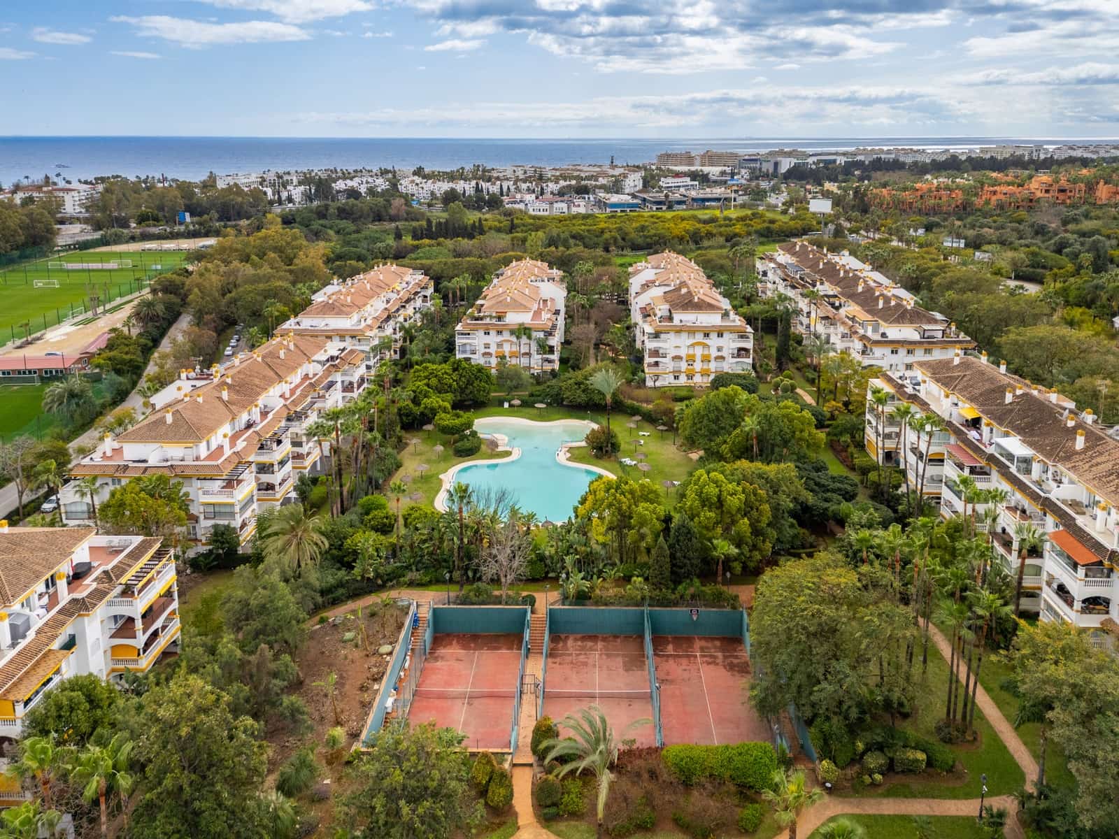 3 bedroom Apartment for rent in Marbella with pool garage - € 2,500 (Ref: 9679279)