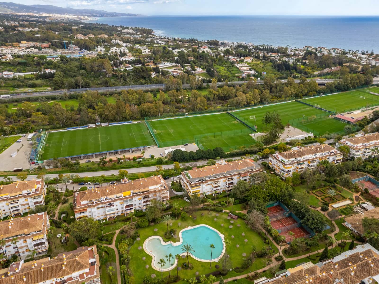 3 bedroom Apartment for rent in Marbella with pool garage - € 2,500 (Ref: 9679279)