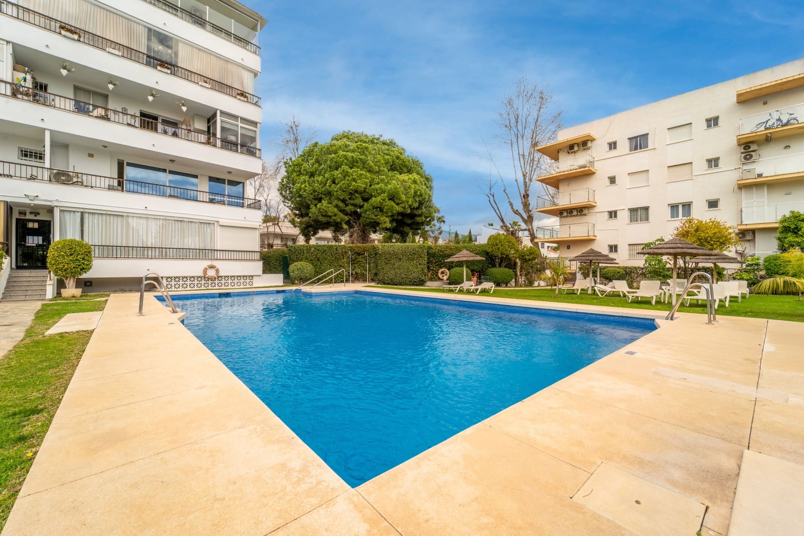 1 bedroom Apartment for rent in Golden Mile with pool garage - € 2,200 (Ref: 9679280)