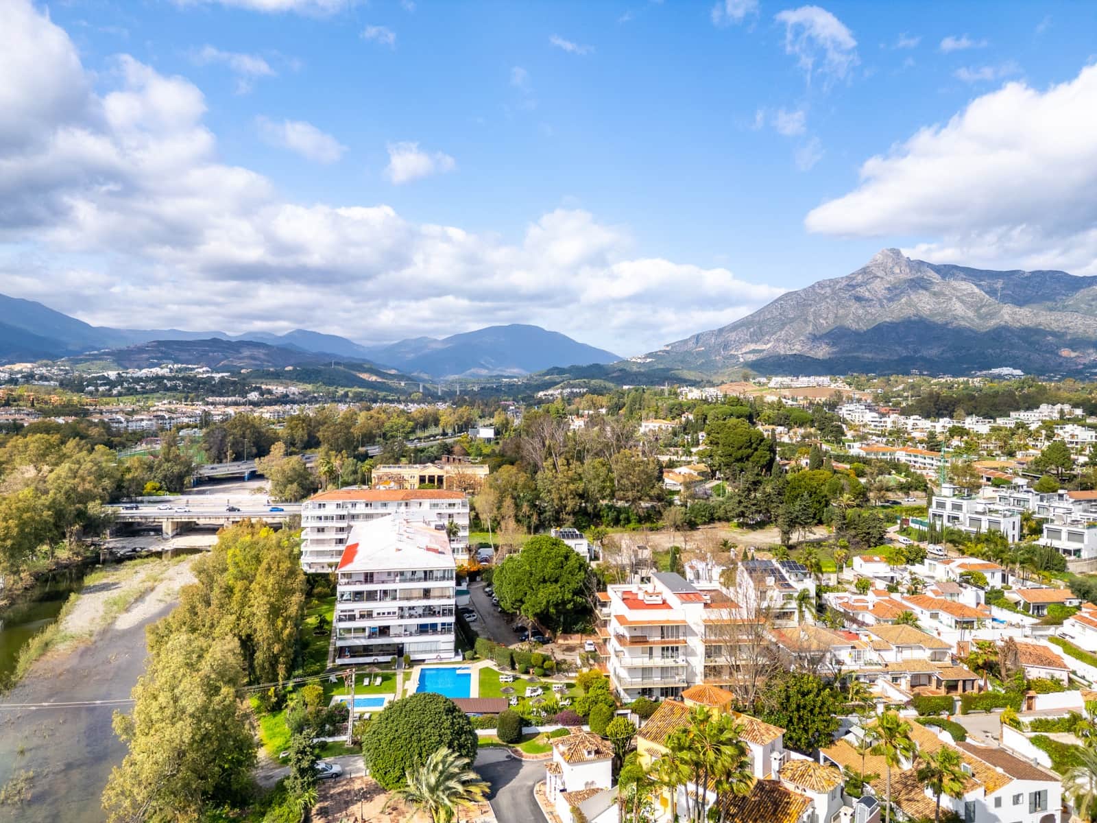 1 bedroom Apartment for rent in Golden Mile with pool garage - € 2,200 (Ref: 9679280)