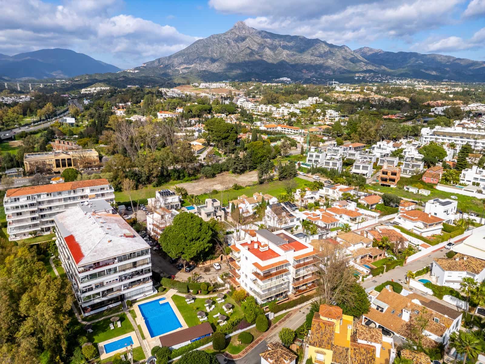 1 bedroom Apartment for rent in Golden Mile with pool garage - € 2,200 (Ref: 9679280)