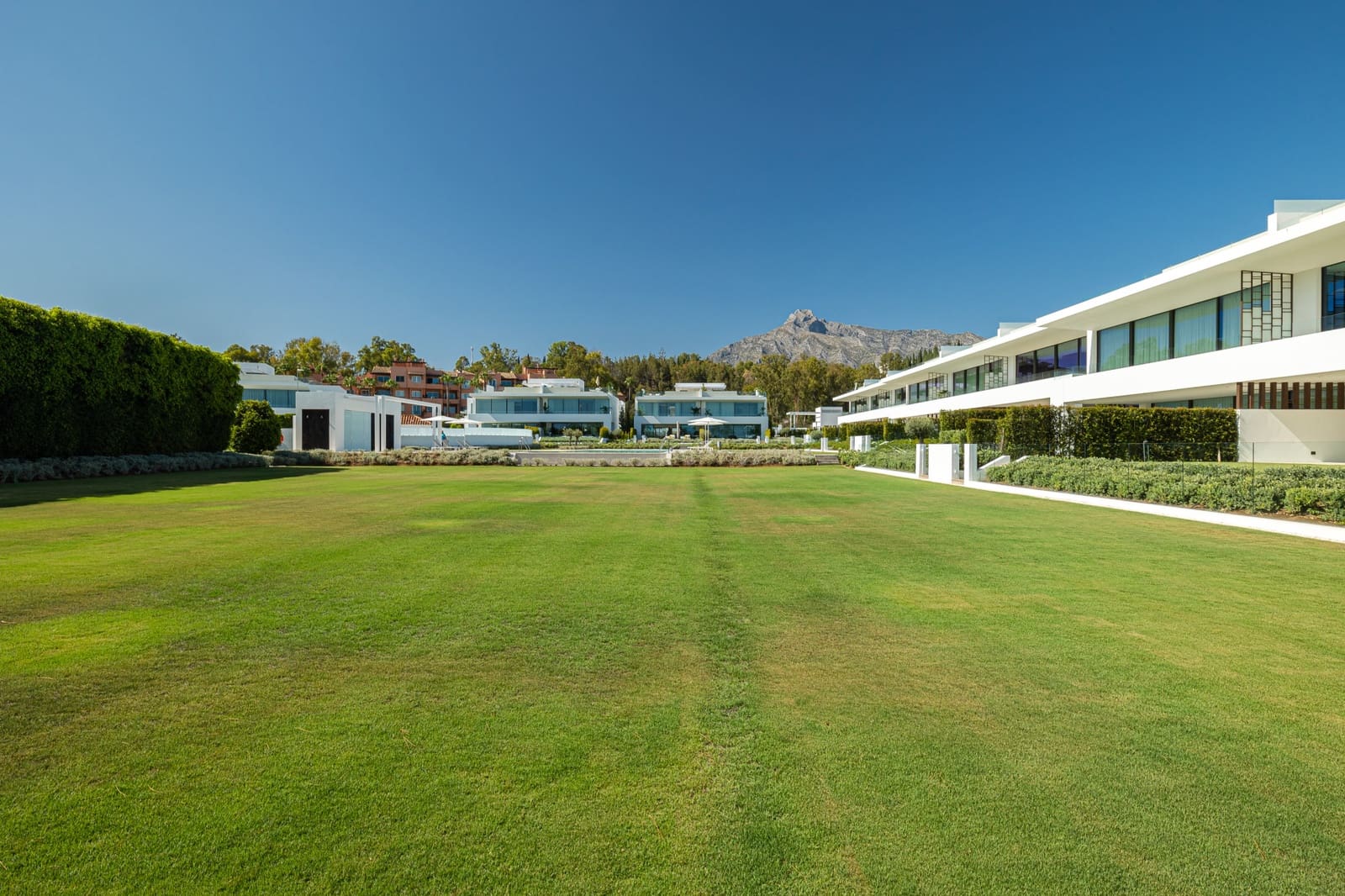4 soverom Villa til salgs i Marbella med svømmebasseng garasje - € 6 300 000 (Ref: 9679671)