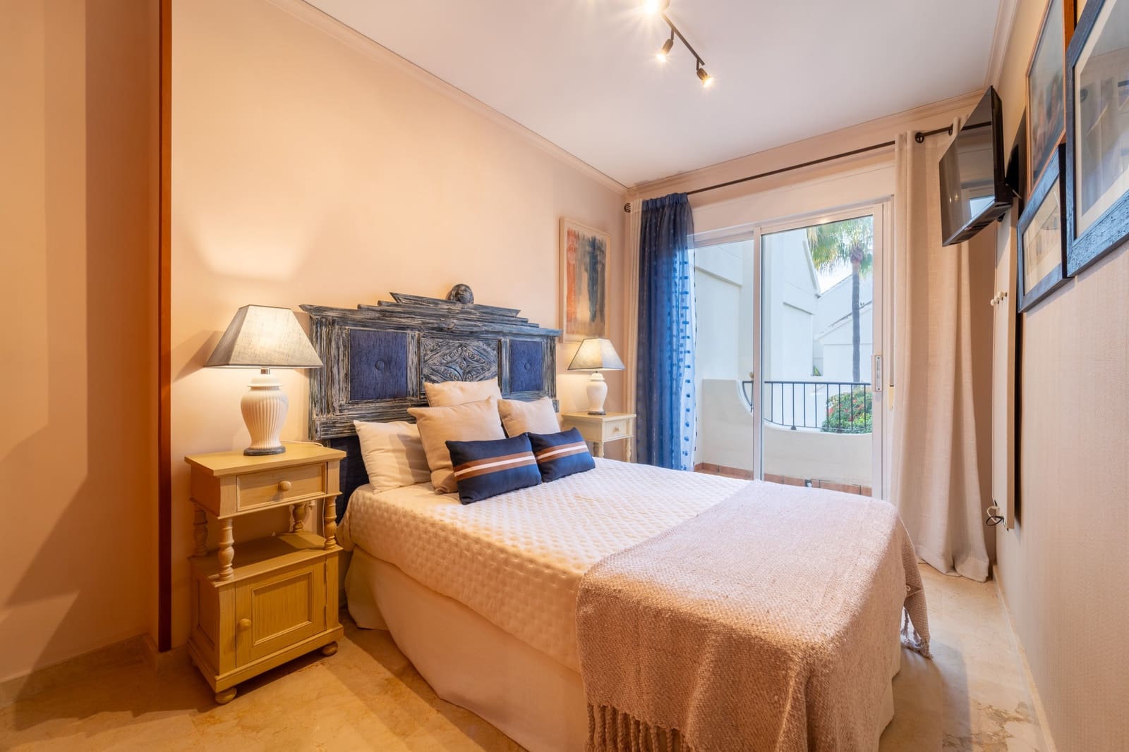 4 bedroom Townhouse for rent in Marbella with pool garage - € 3,300 (Ref: 9688564)