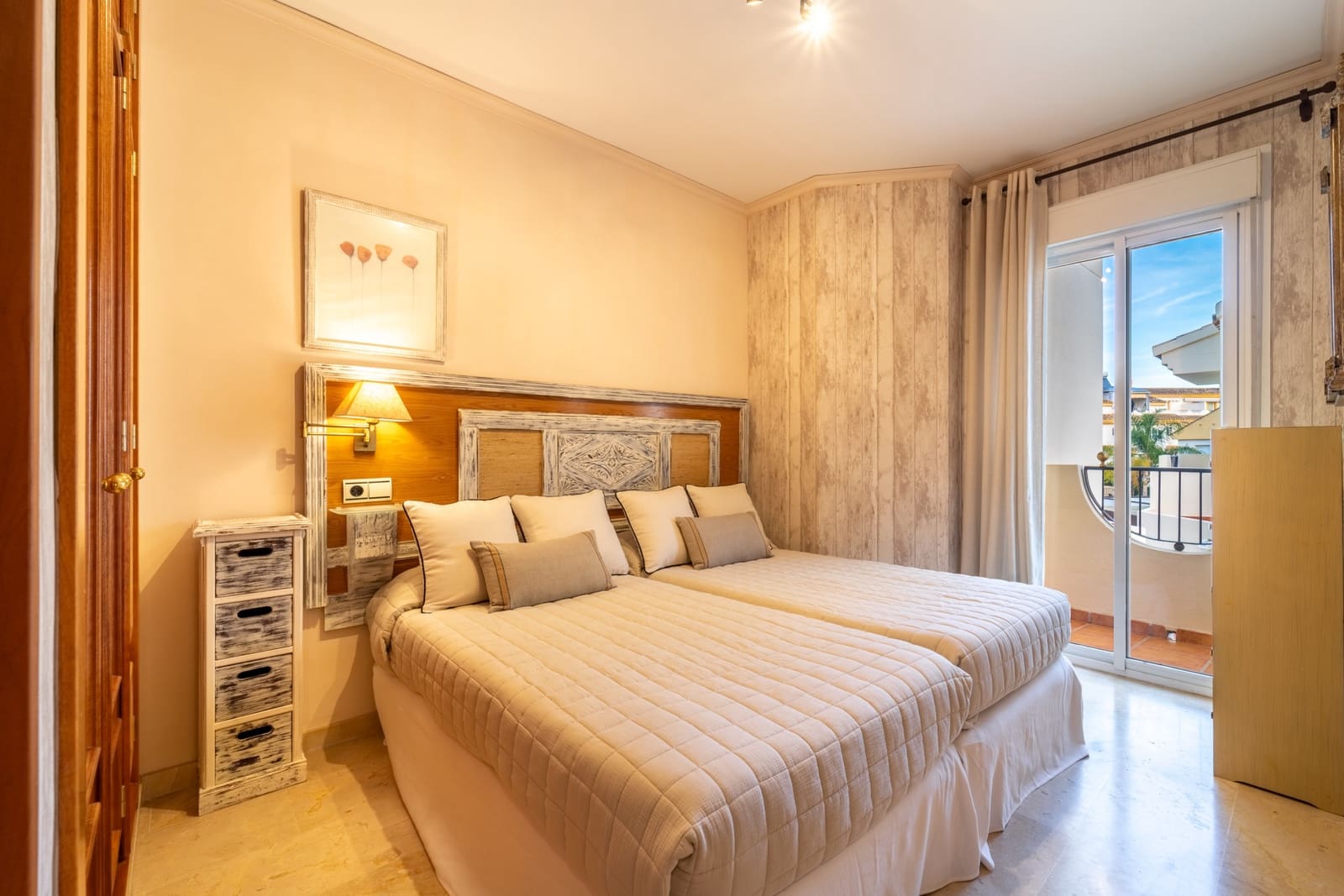 4 bedroom Townhouse for rent in Marbella with pool garage - € 3,300 (Ref: 9688564)