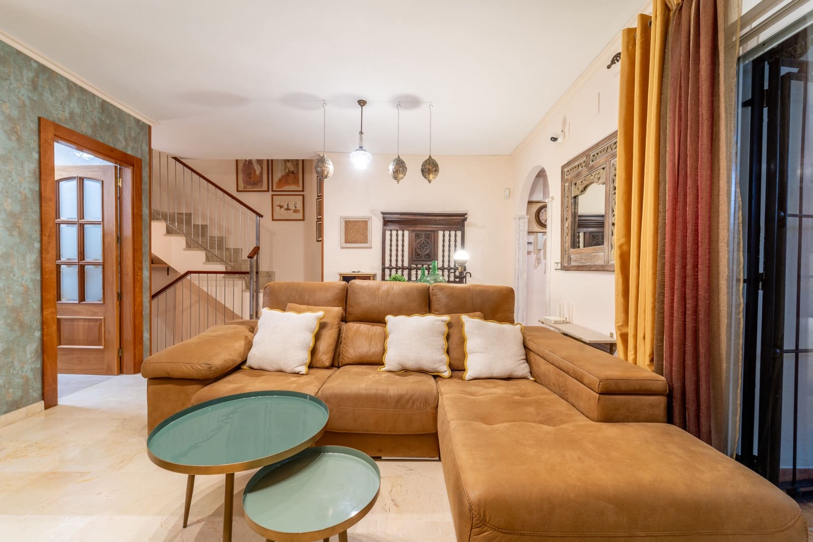 4 bedroom Townhouse for rent in Marbella with pool garage - € 3,300 (Ref: 9688564)