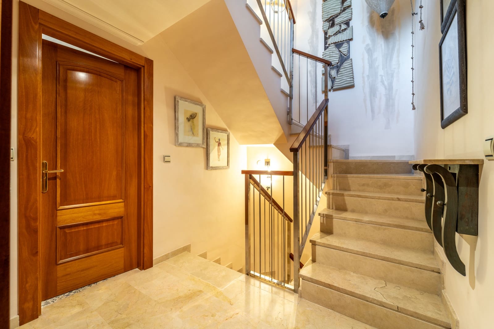 4 bedroom Townhouse for rent in Marbella with pool garage - € 3,300 (Ref: 9688564)