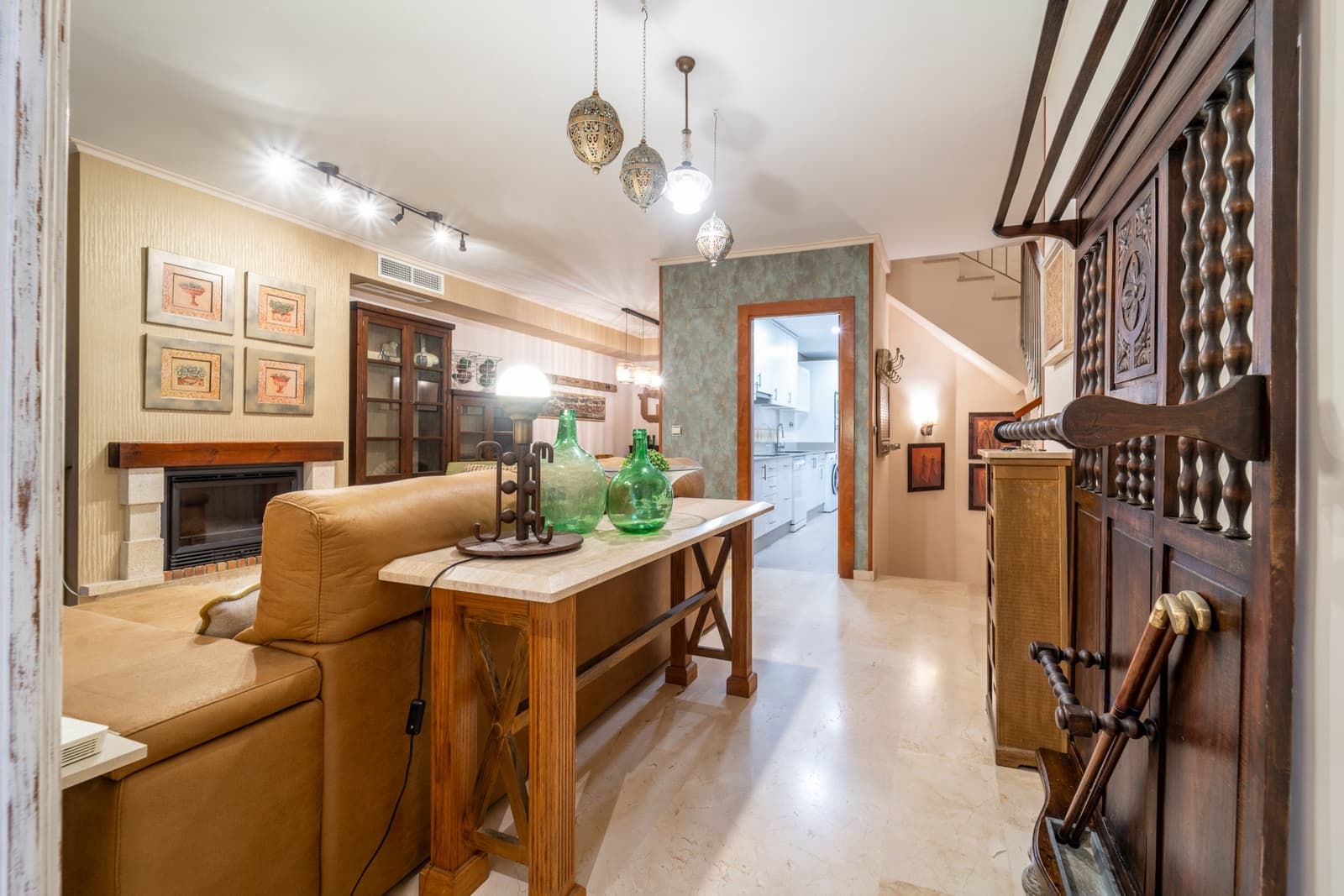 4 bedroom Townhouse for rent in Marbella with pool garage - € 3,300 (Ref: 9688564)