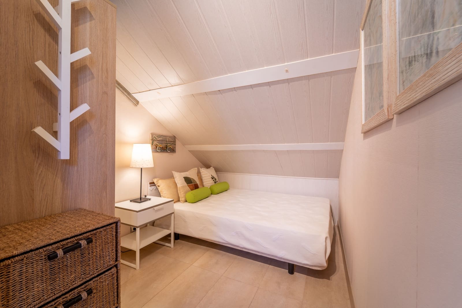 4 bedroom Townhouse for rent in Marbella with pool garage - € 3,300 (Ref: 9688564)