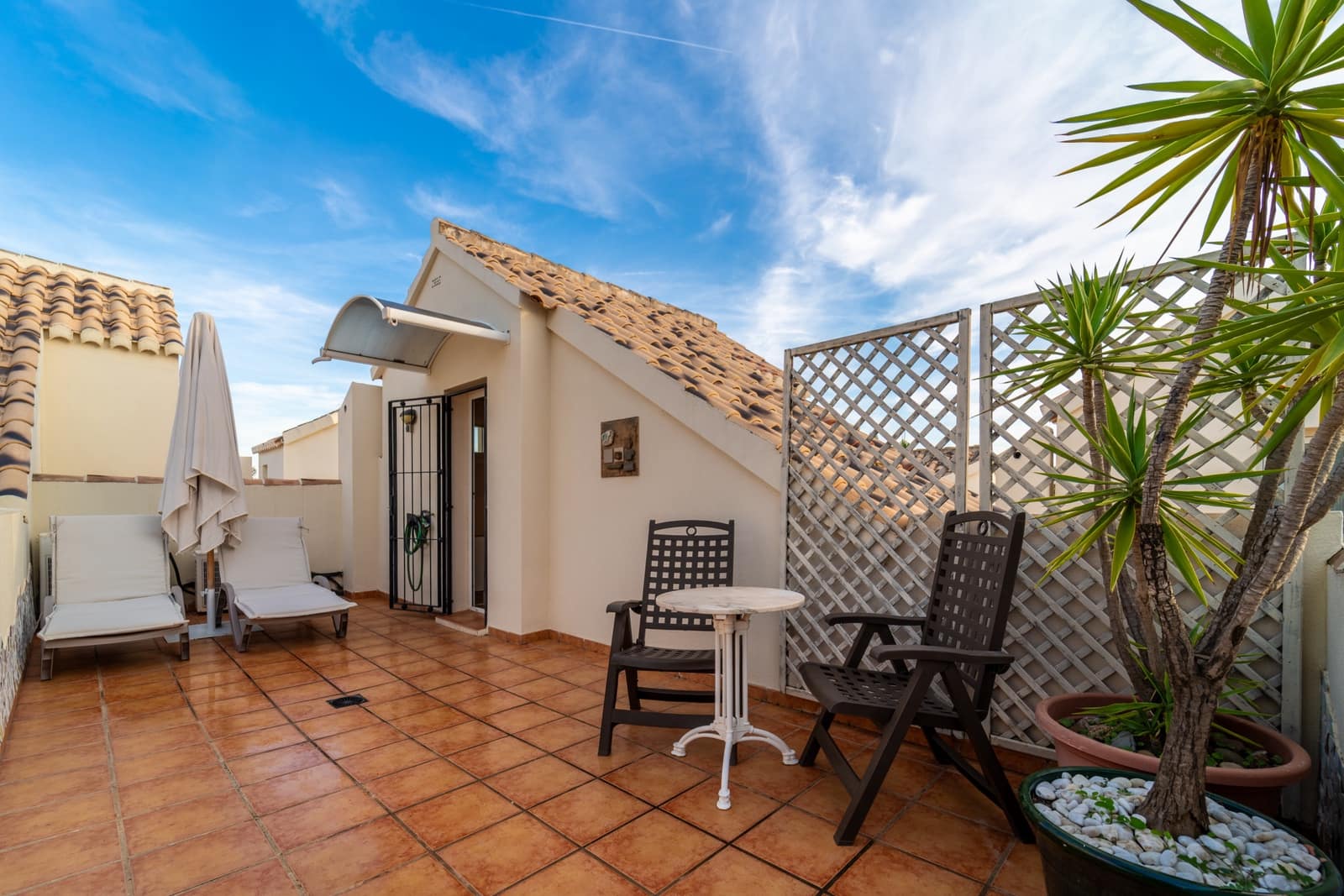 4 bedroom Townhouse for rent in Marbella with pool garage - € 3,300 (Ref: 9688564)