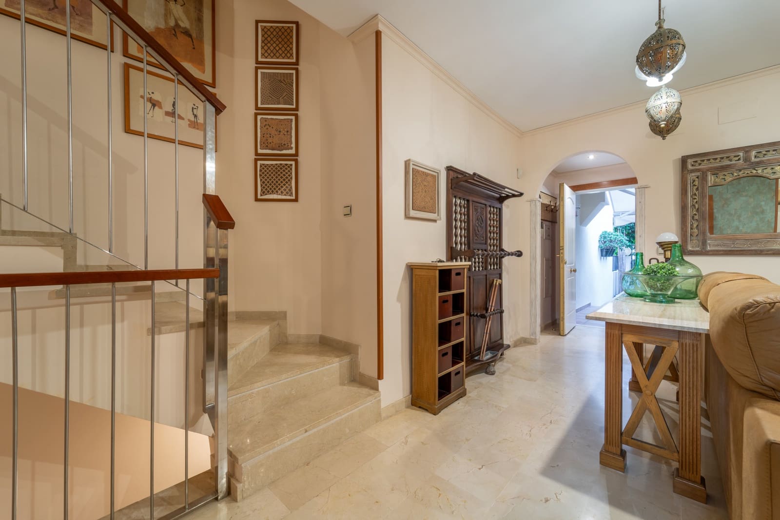 4 bedroom Townhouse for rent in Marbella with pool garage - € 3,300 (Ref: 9688564)