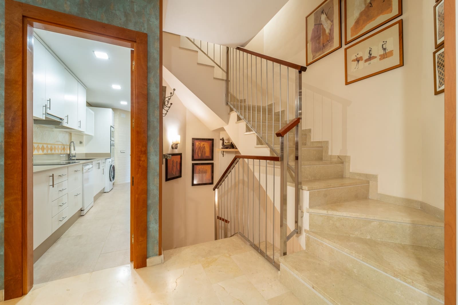 4 bedroom Townhouse for rent in Marbella with pool garage - € 3,300 (Ref: 9688564)