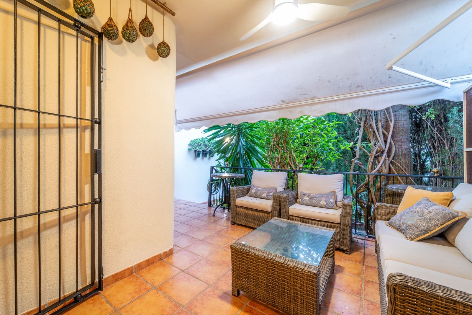 4 bedroom Townhouse for rent in Marbella with pool garage - € 3,300 (Ref: 9688564)