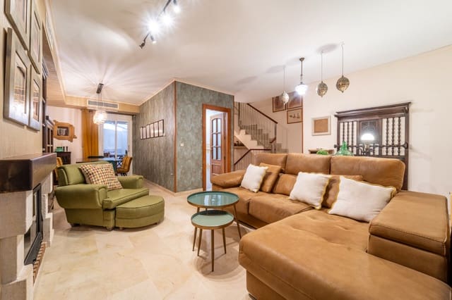 Maison de Ville de 4 chambres à louer à Marbella avec piscine garage - 3 300 € (Ref: 9688564)