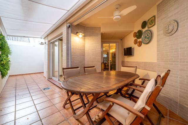 Maison de Ville de 4 chambres à louer à Marbella avec piscine garage - 3 300 € (Ref: 9688564)