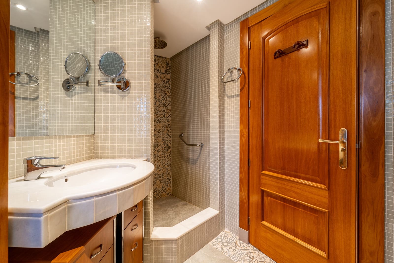 4 bedroom Townhouse for rent in Marbella with pool garage - € 3,300 (Ref: 9688564)