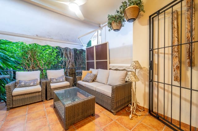 Maison de Ville de 4 chambres à louer à Marbella avec piscine garage - 3 300 € (Ref: 9688564)