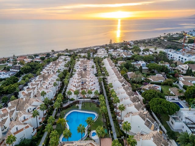 Maison de Ville de 4 chambres à louer à Marbella avec piscine garage - 3 300 € (Ref: 9688564)