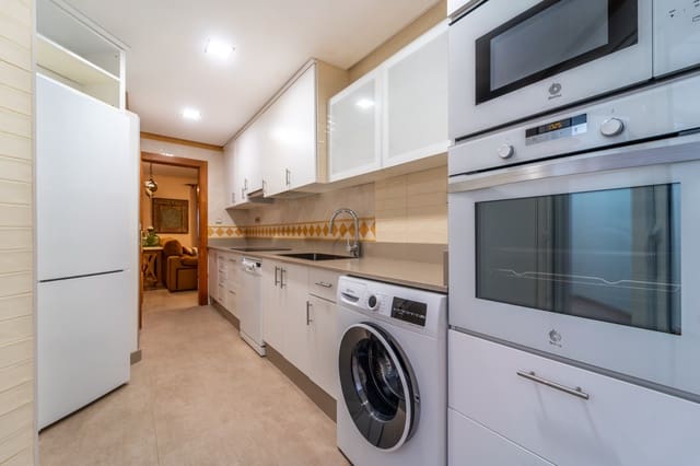 4 makuuhuone Omakotitalo vuokrattavana paikassa Marbella mukana uima-altaan 
autotalli - 3 300 € (Ref: 9688564)