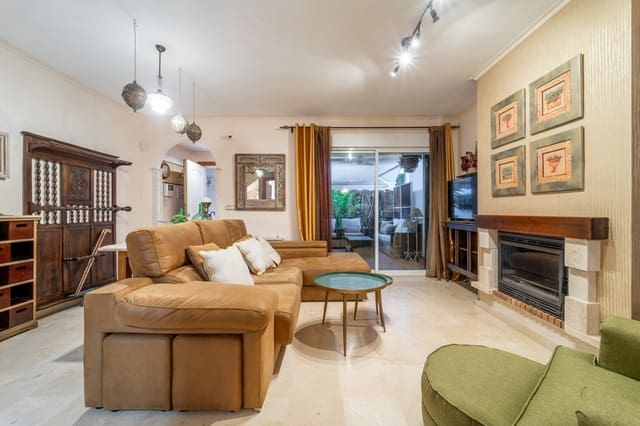 4 makuuhuone Omakotitalo vuokrattavana paikassa Marbella mukana uima-altaan 
autotalli - 3 300 € (Ref: 9688564)