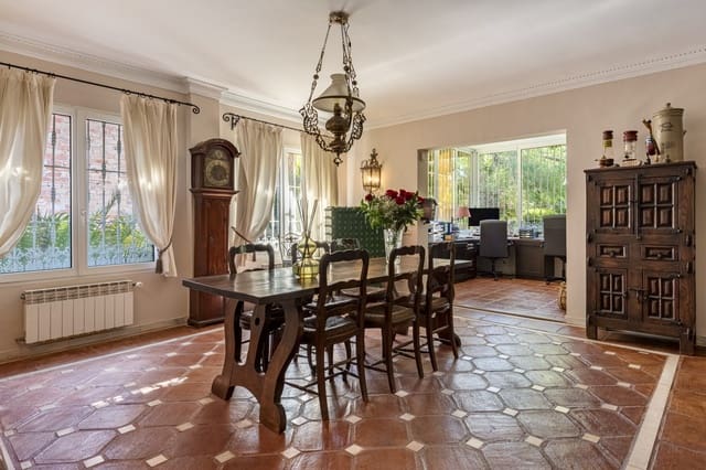 4 quarto Moradia para venda em Marbella com piscina garagem - 2 900 000 € (Ref: 9695161)