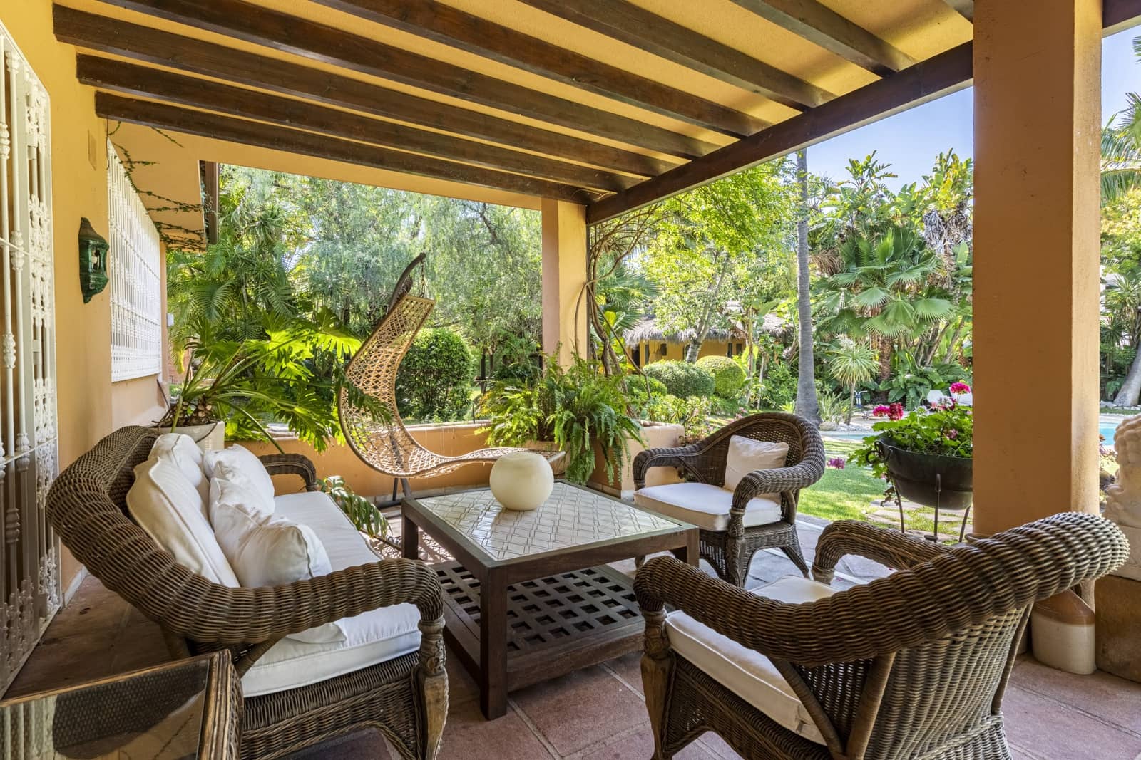 4 bedroom Villa for sale in Marbella with pool garage - € 2,900,000 (Ref: 9695161)