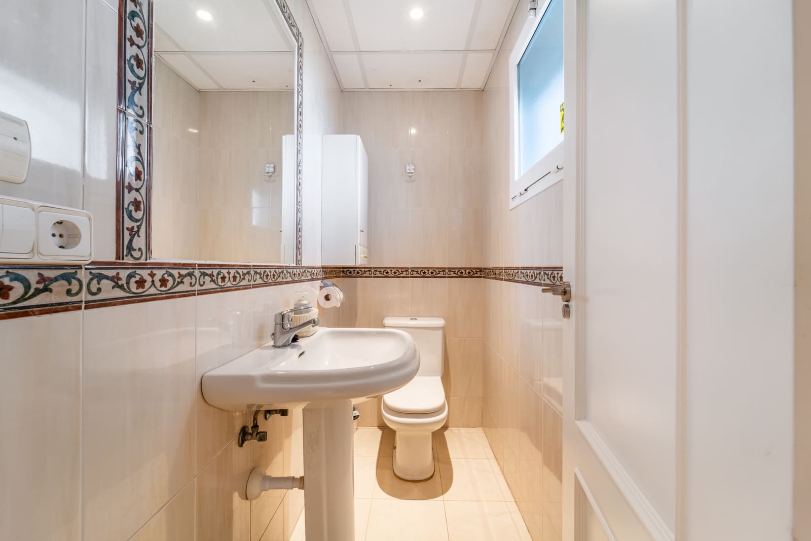 3 bedroom Townhouse for rent in Marbella with pool garage - € 4,150 (Ref: 9699689)