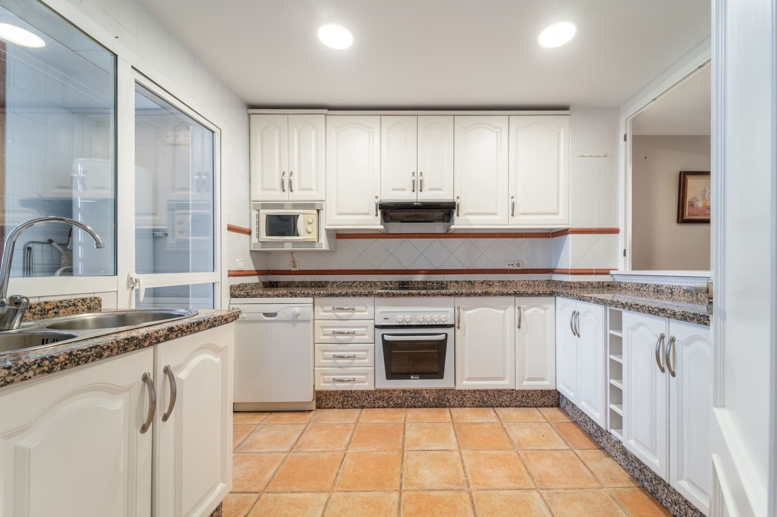 3 bedroom Townhouse for rent in Marbella with pool garage - € 4,150 (Ref: 9699689)