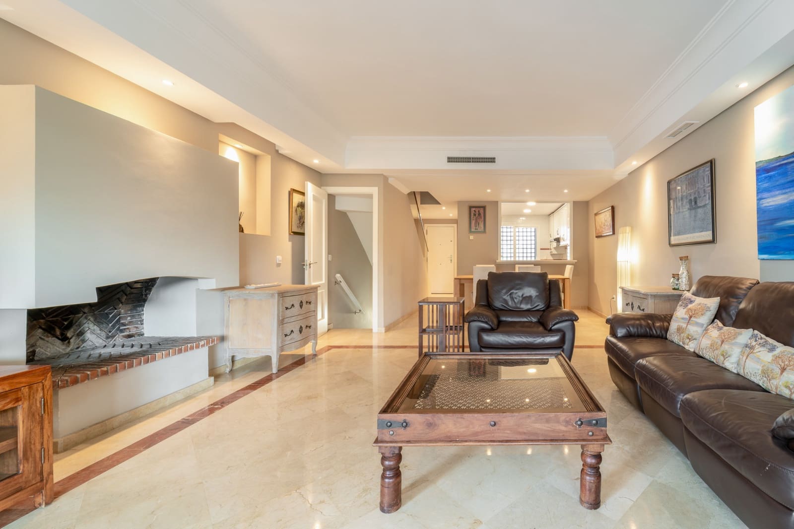 3 bedroom Townhouse for rent in Marbella with pool garage - € 4,150 (Ref: 9699689)