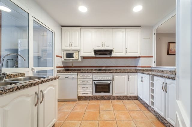 Maison de Ville de 3 chambres à louer à Marbella avec piscine garage - 4 150 € (Ref: 9699689)