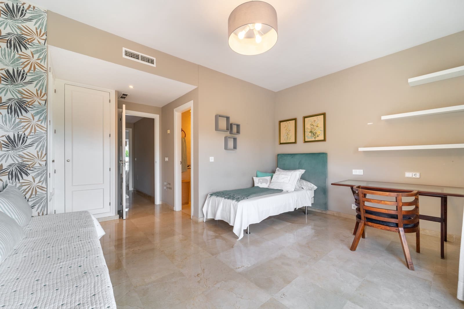 3 bedroom Townhouse for rent in Marbella with pool garage - € 4,150 (Ref: 9699689)