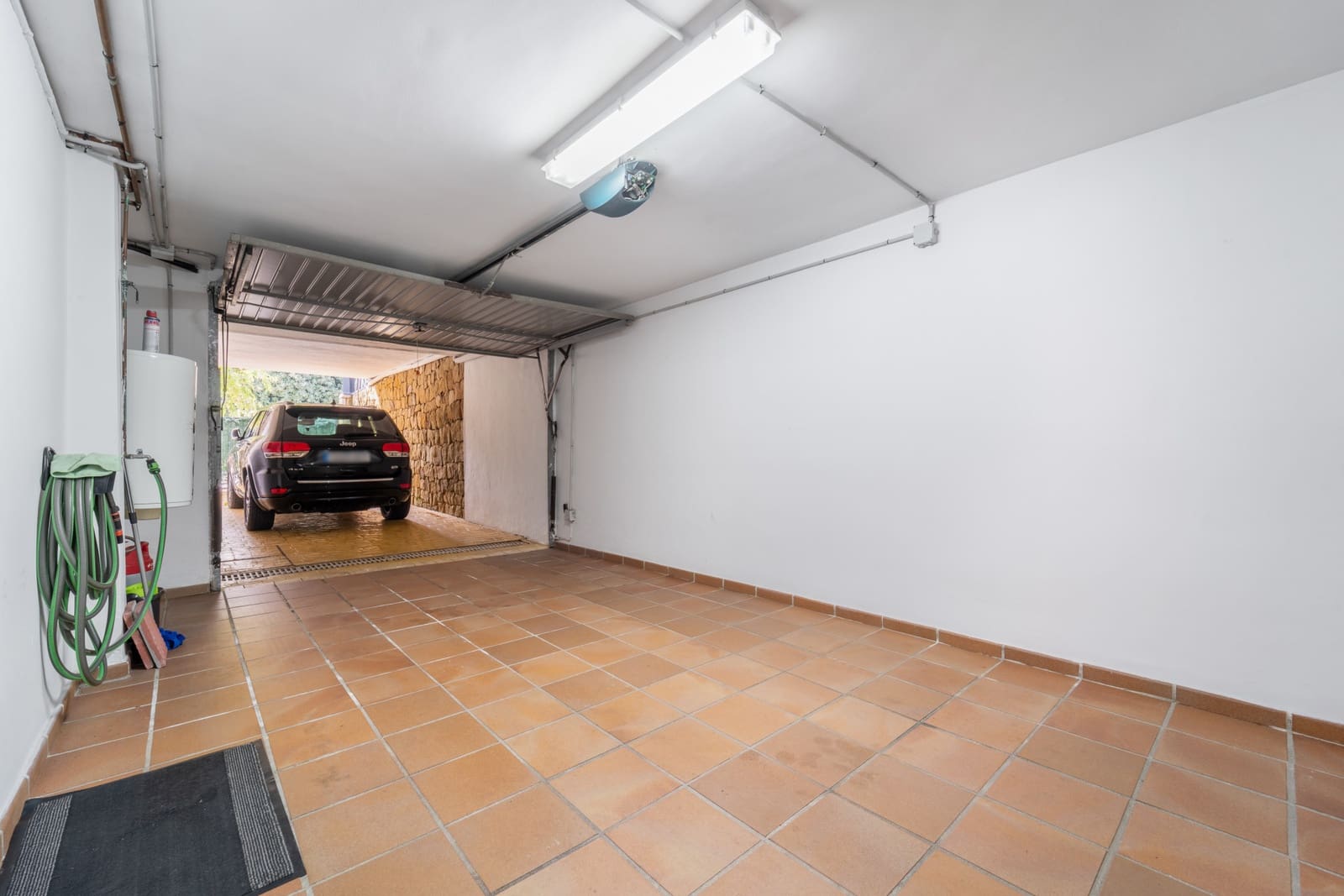 3 bedroom Townhouse for rent in Marbella with pool garage - € 4,150 (Ref: 9699689)