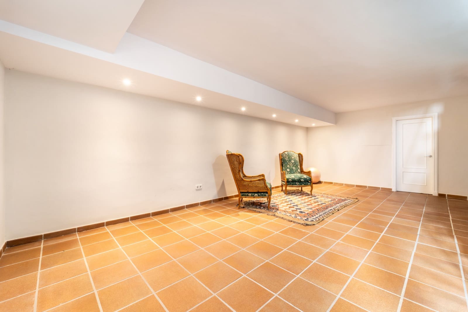 3 bedroom Townhouse for rent in Marbella with pool garage - € 4,150 (Ref: 9699689)