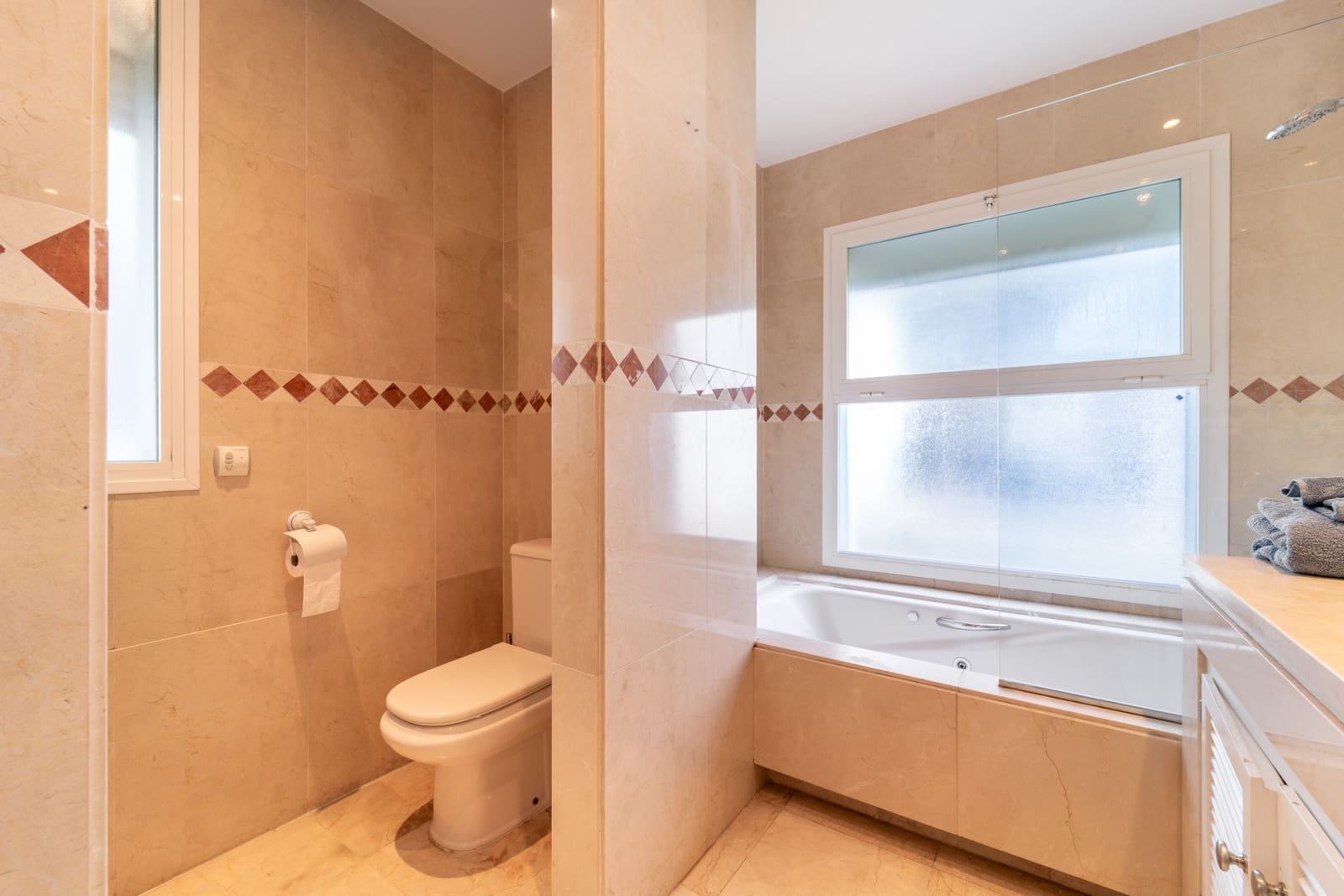 3 bedroom Townhouse for rent in Marbella with pool garage - € 4,150 (Ref: 9699689)